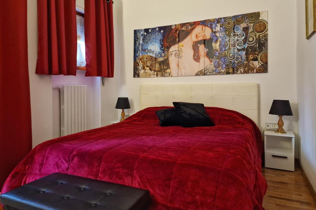 Arezzo Charming Apartment ภายนอก รูปภาพ